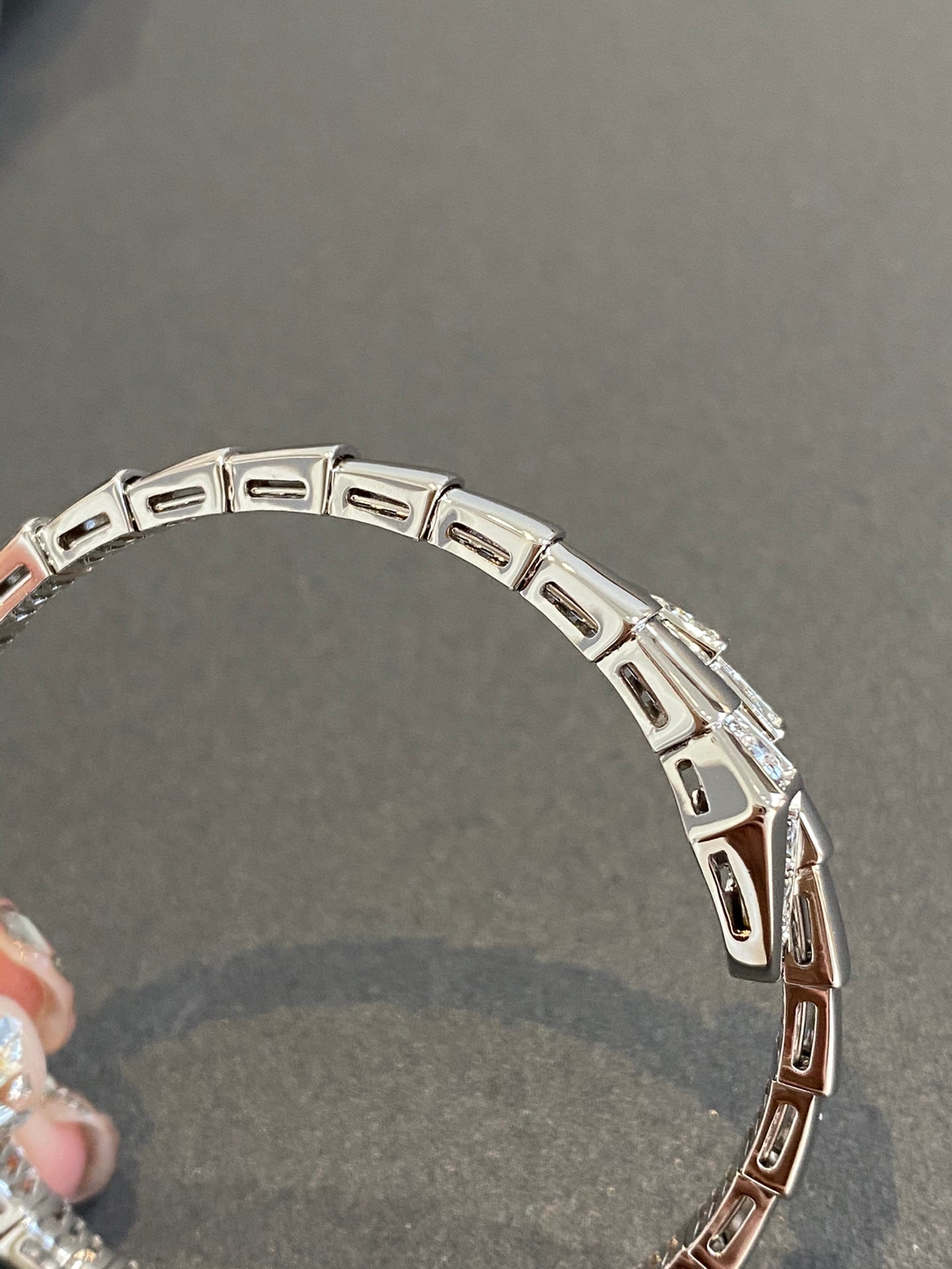 {"en": "SERPENTI BRACELET DIAMONDS SILVER", "es": "BRAZALETE SERPENTI DIAMANTES PLATA"}