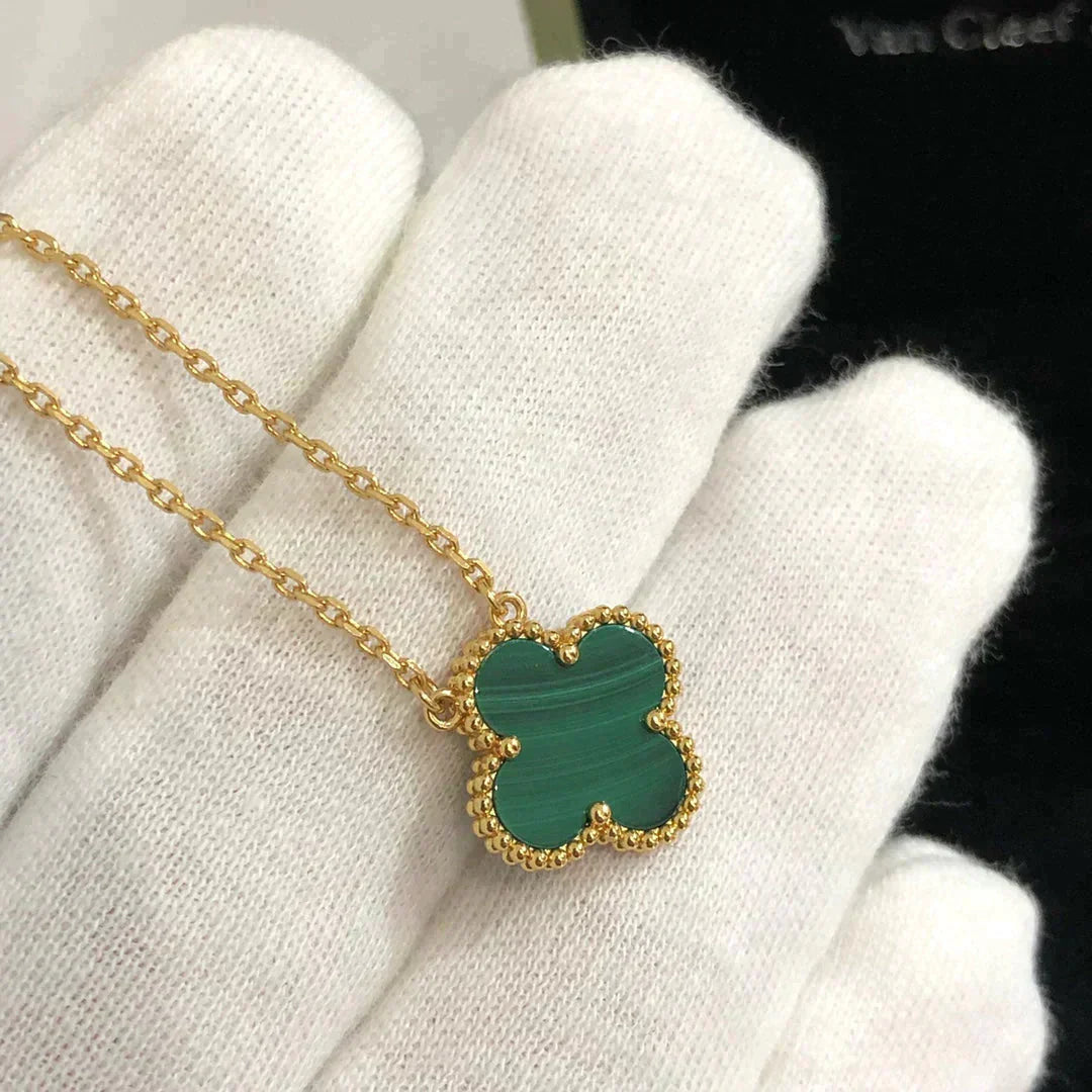 [Glow Muse]COLLAR FLOR SOLITARIA MALACHITE TRÉBOL 15MM