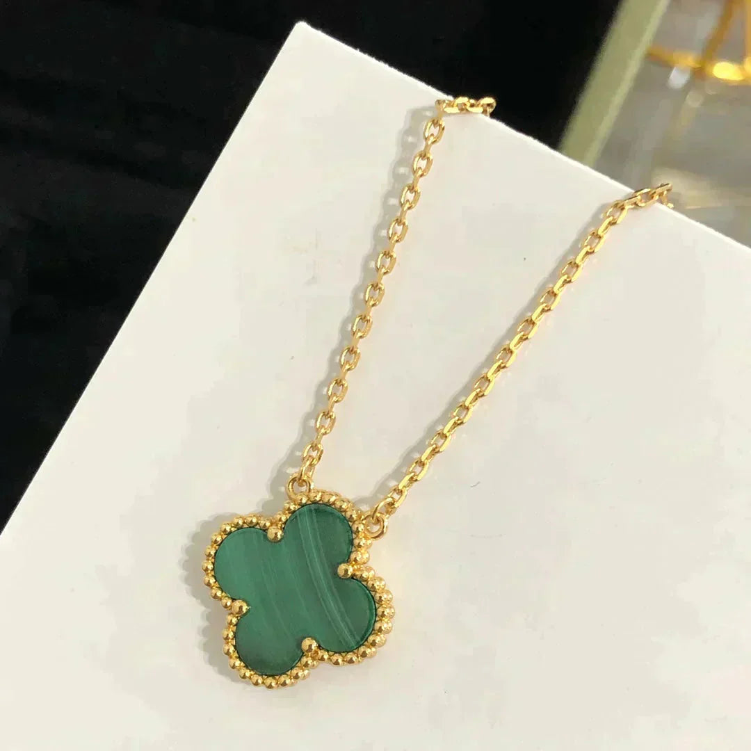 [Glow Muse]COLLAR FLOR SOLITARIA MALACHITE TRÉBOL 15MM