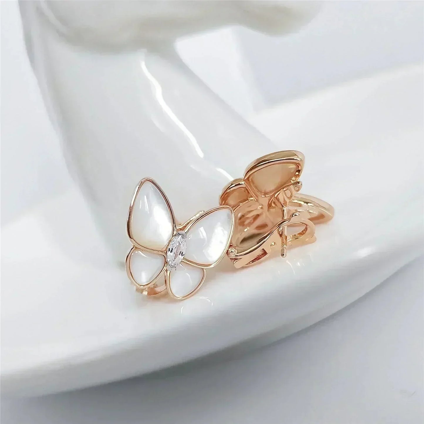 [Glow Muse]PENDIENTES DE DIAMANTES EN FORMA DE MARIPOSA MOP