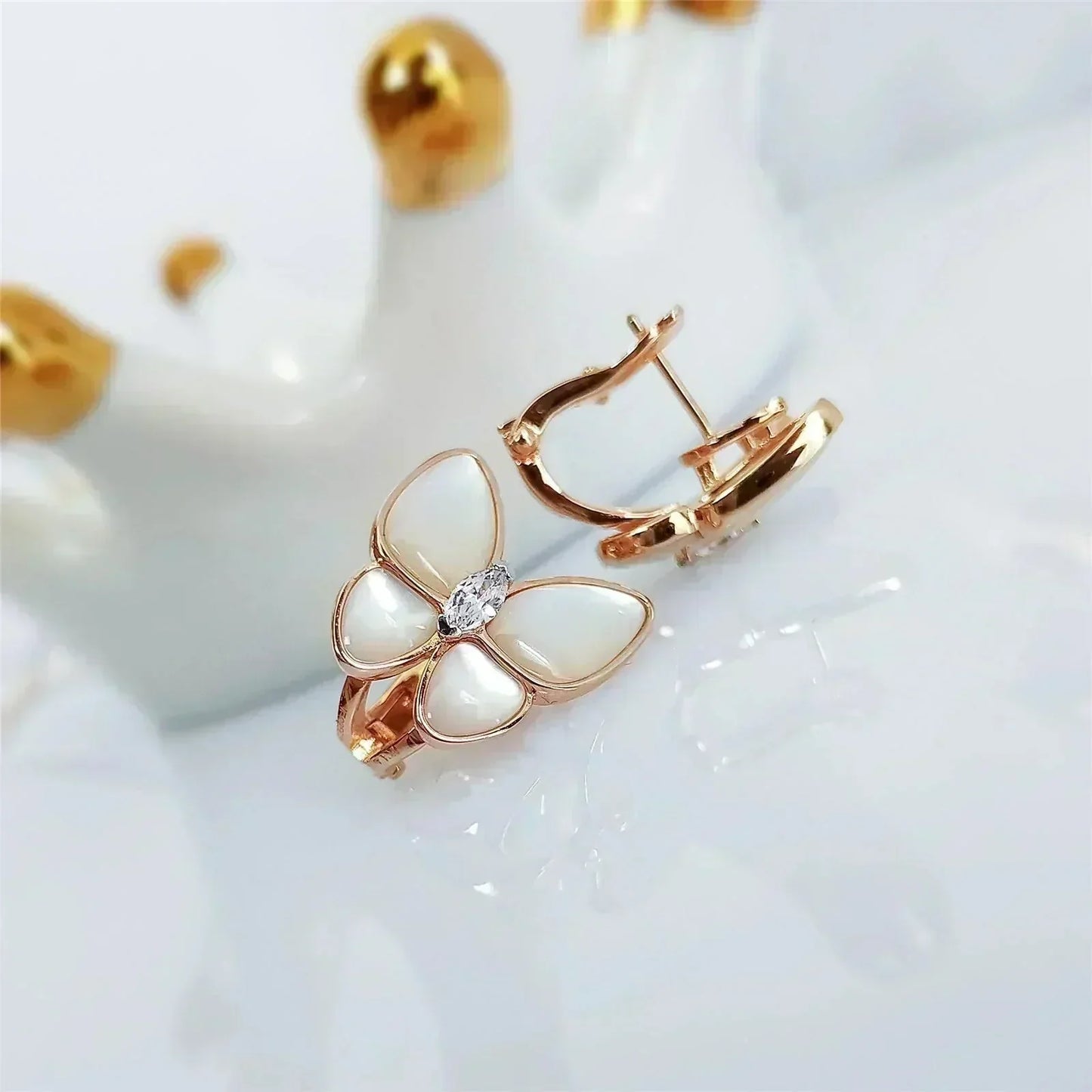 [Glow Muse]PENDIENTES DE DIAMANTES EN FORMA DE MARIPOSA MOP