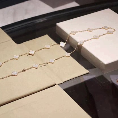 [Glow Muse]COLLAR DE NÁCAR BLANCO CON 20 MOTIVOS DE TRÉBOL