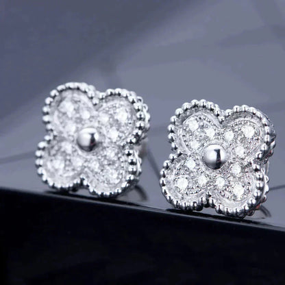 [Glow Muse]PENDIENTES DE BOTÓN CON DIAMANTES DE 1 MOTIVO DE TRÉBOL PLATEADOS