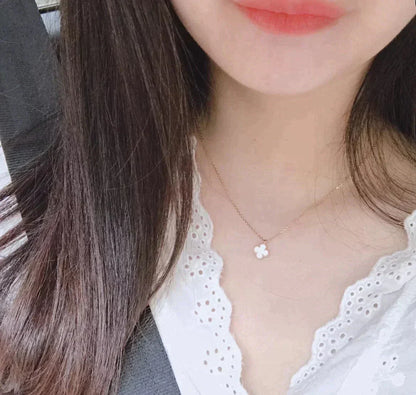 [Glow Muse]COLLAR DE TRÉBOL MINI DE MADREPERLA BLANCA DE 9.5MM