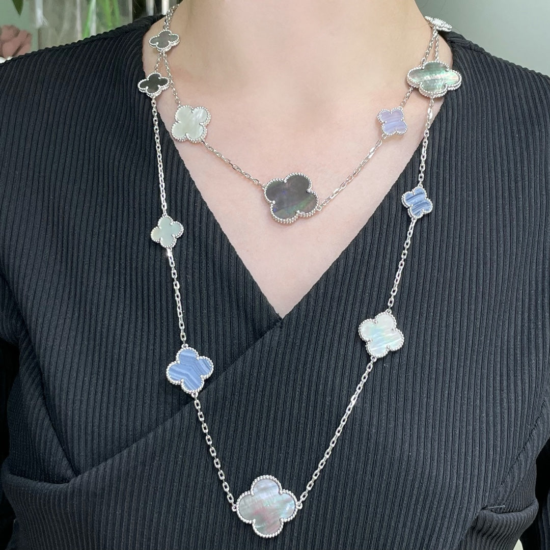 [Glow Muse] قلادة فضية CLOVER 16 MOTIF CHALCEDONY MOP