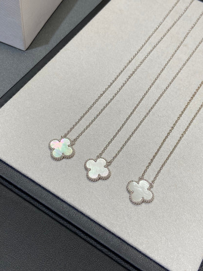 [Glow Muse]COLLAR TRÉBOL MEDIANO PLATA NÁCAR BLANCO