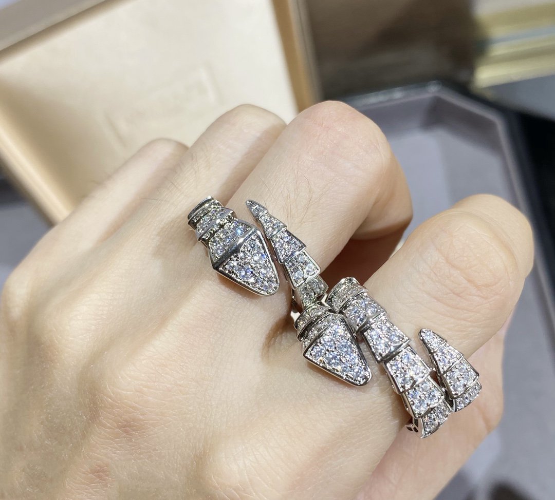 [Glow Muse] ANILLO GRANDE DE PLATA SERPENTI CON PAVÉ DE DIAMANTES