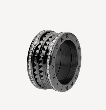 [Glow Muse] Anillo ZERO 1 ROCK DE CUATRO BANDAS DE CERÁMICA NEGRA CON ESPIRAL DE TACHUELAS Y DIAMANTES PAVÉ