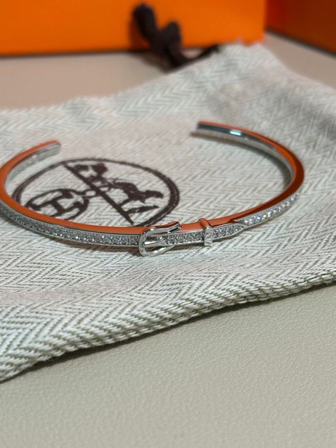 [Glow Muse] PULSERA CON DIAMANTES TRES COLORES