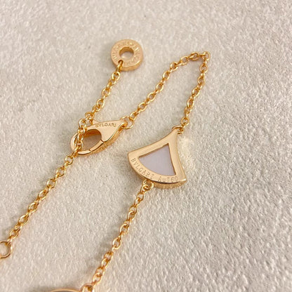 [⭐Glow Muse]NEW ARRIVAL: TEN-FLOWER DRESS AND GOLD NECKLACE