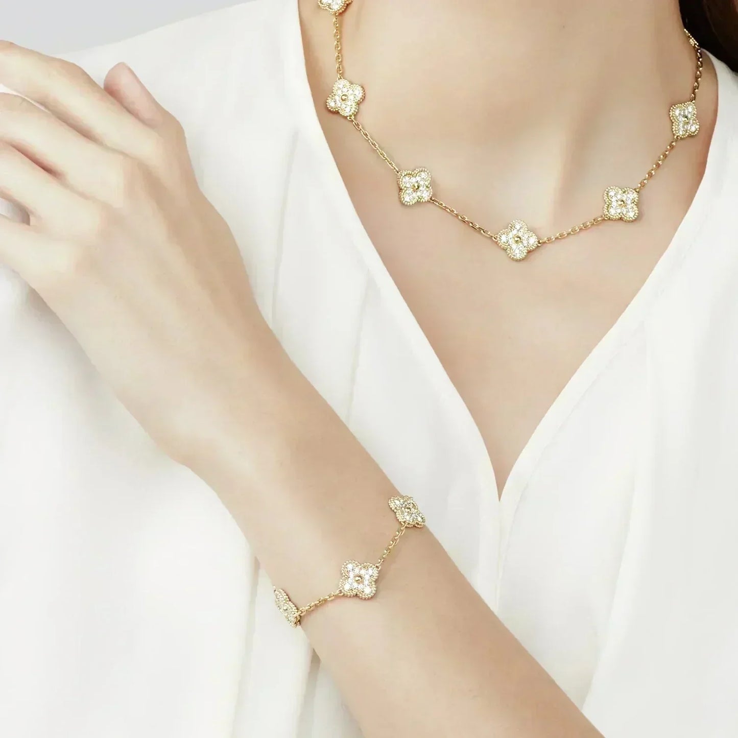 [⭐Glow Muse] مجموعة أساور CLOVER 5 MOTIF المرصعة بالماس بالكامل
