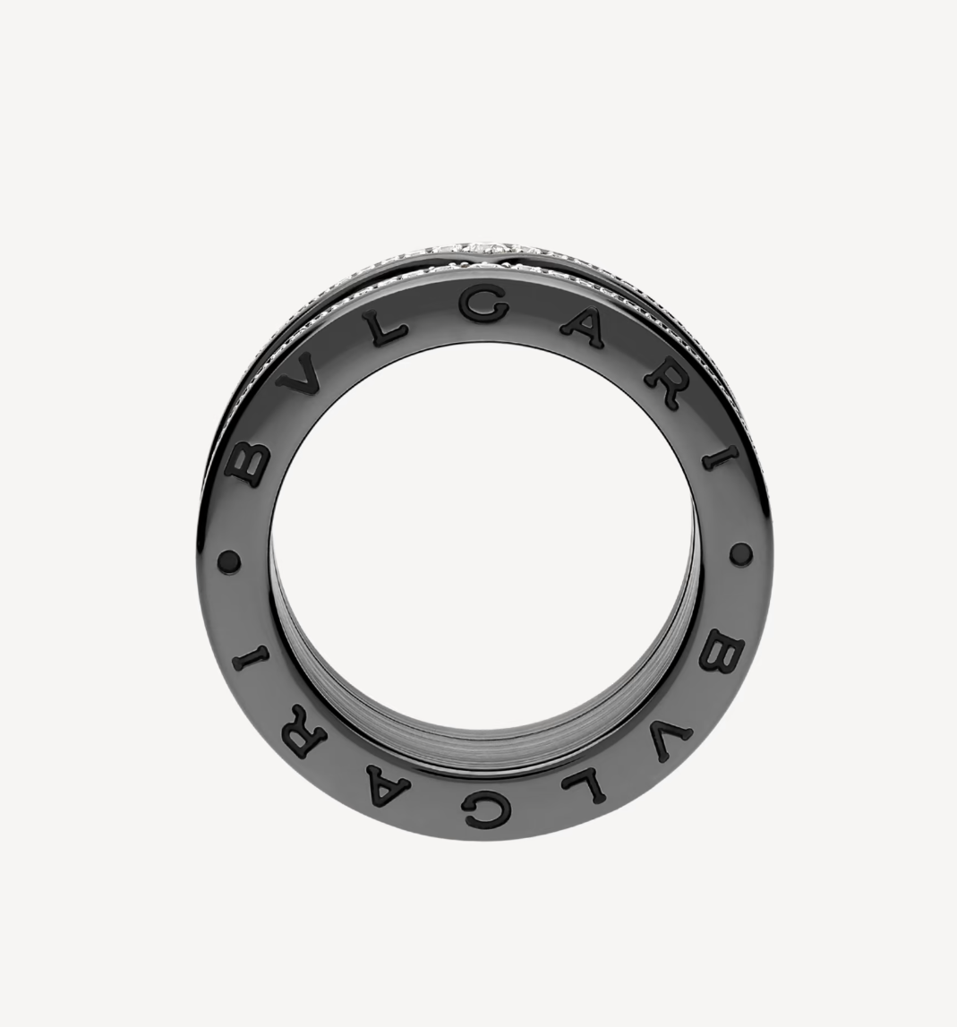 [Glow Muse] Anillo ZERO 1 ROCK DE CUATRO BANDAS DE CERÁMICA NEGRA CON ESPIRAL DE TACHUELAS Y DIAMANTES PAVÉ