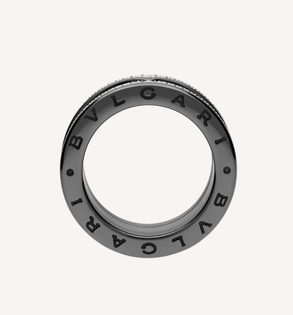 [Glow Muse] Anillo ZERO 1 ROCK DE CUATRO BANDAS DE CERÁMICA NEGRA CON ESPIRAL DE TACHUELAS Y DIAMANTES PAVÉ