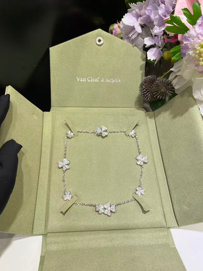 [Glow Muse Jewelry] قلادة كلوفر 10 موتيفز المرصعة بالماس بالكامل