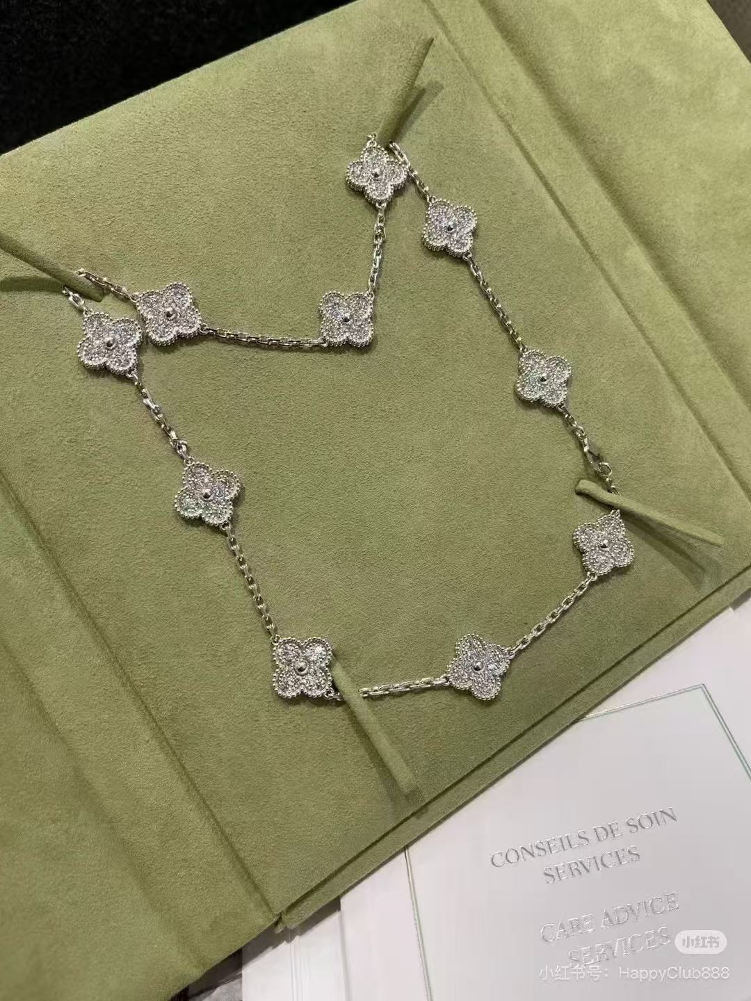 [Glow Muse Jewelry] قلادة كلوفر 10 موتيفز المرصعة بالماس بالكامل