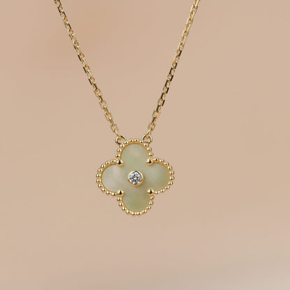 [Glow Muse]COLLAR CLOVER DE 15 MM CON DIAMANTE Y NÁCAR EN ORO