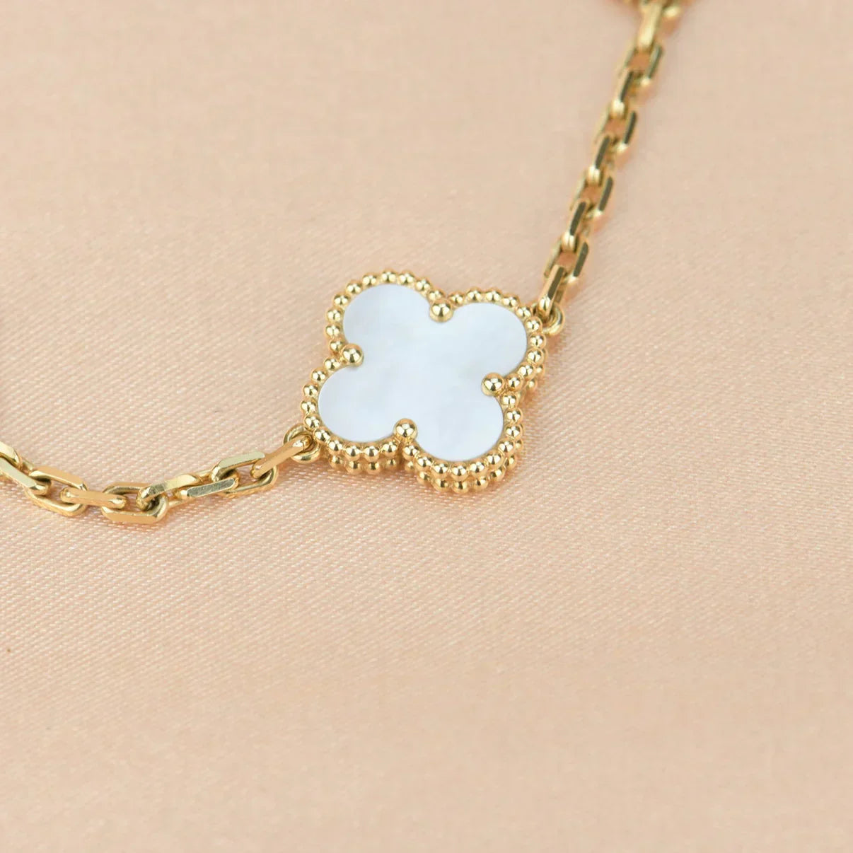 [⭐Glow Muse] مجموعة أساور CLOVER WHITE PEARL MOP ذات الـ 5 نقوش