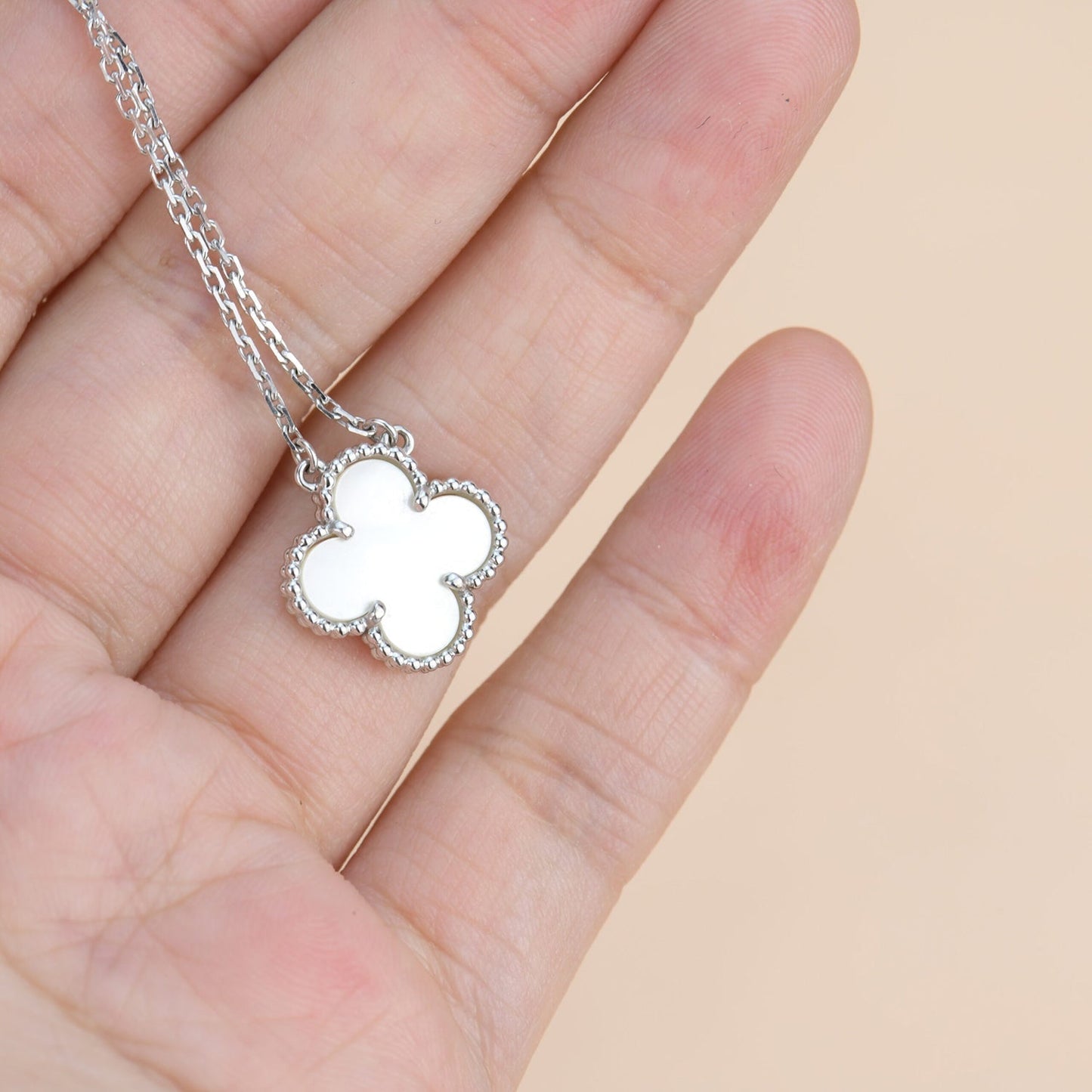 [Glow Muse]CLOVER  15MM PLATA NACAR BLANCO