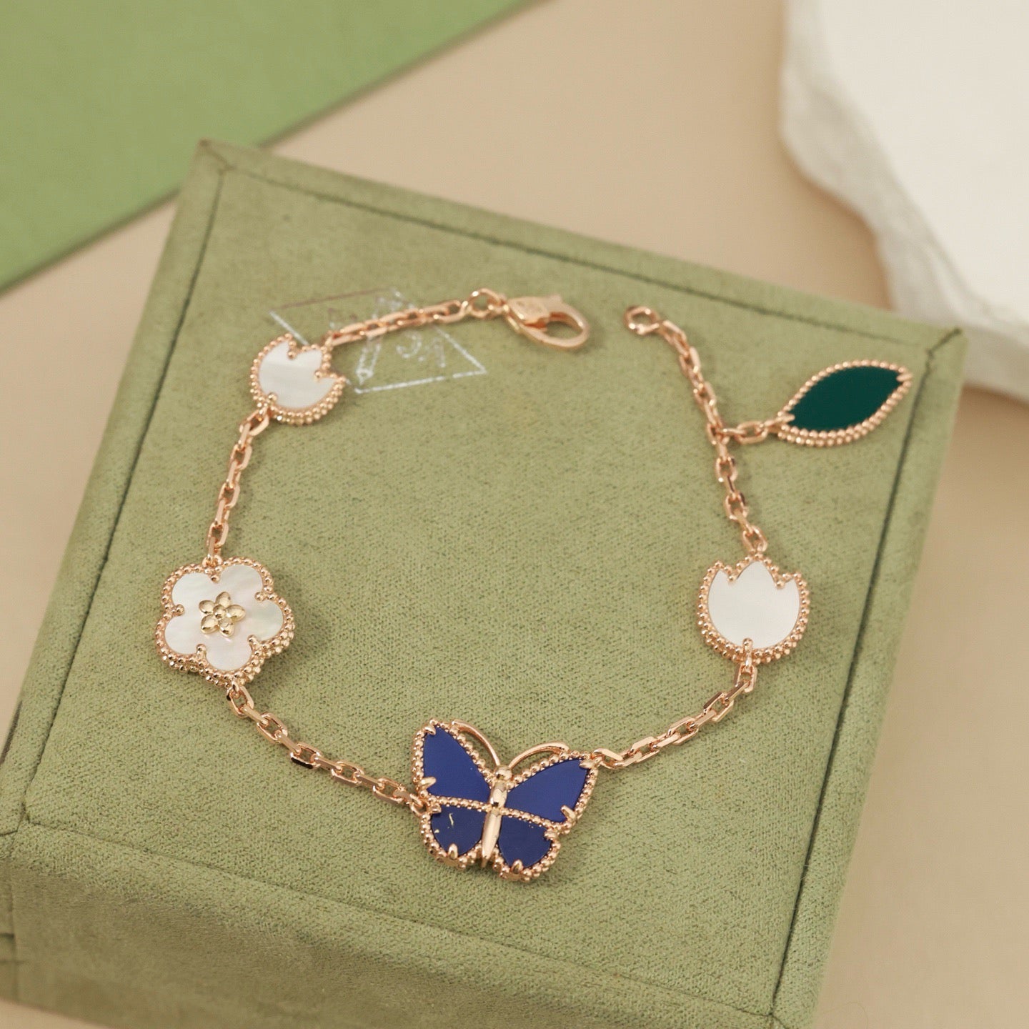 [Glow Muse]PULSERA DE 5 MOTIVOS DE MARIPOSA LUCKY SPRING
