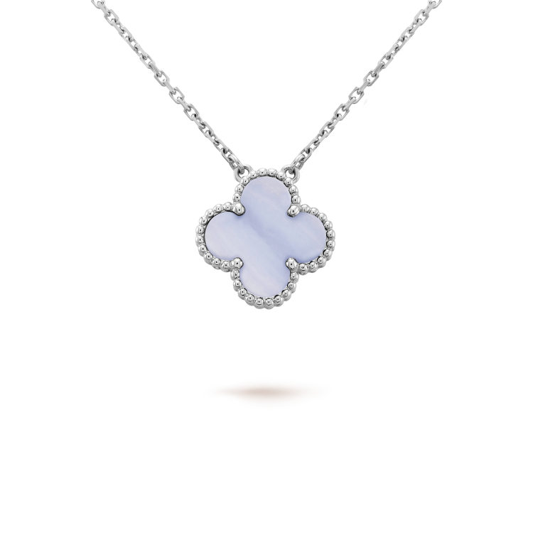 [توهج ميوز]قلادة زرقاء من الكالسيدونيوم فضية 15 مم CLOVER