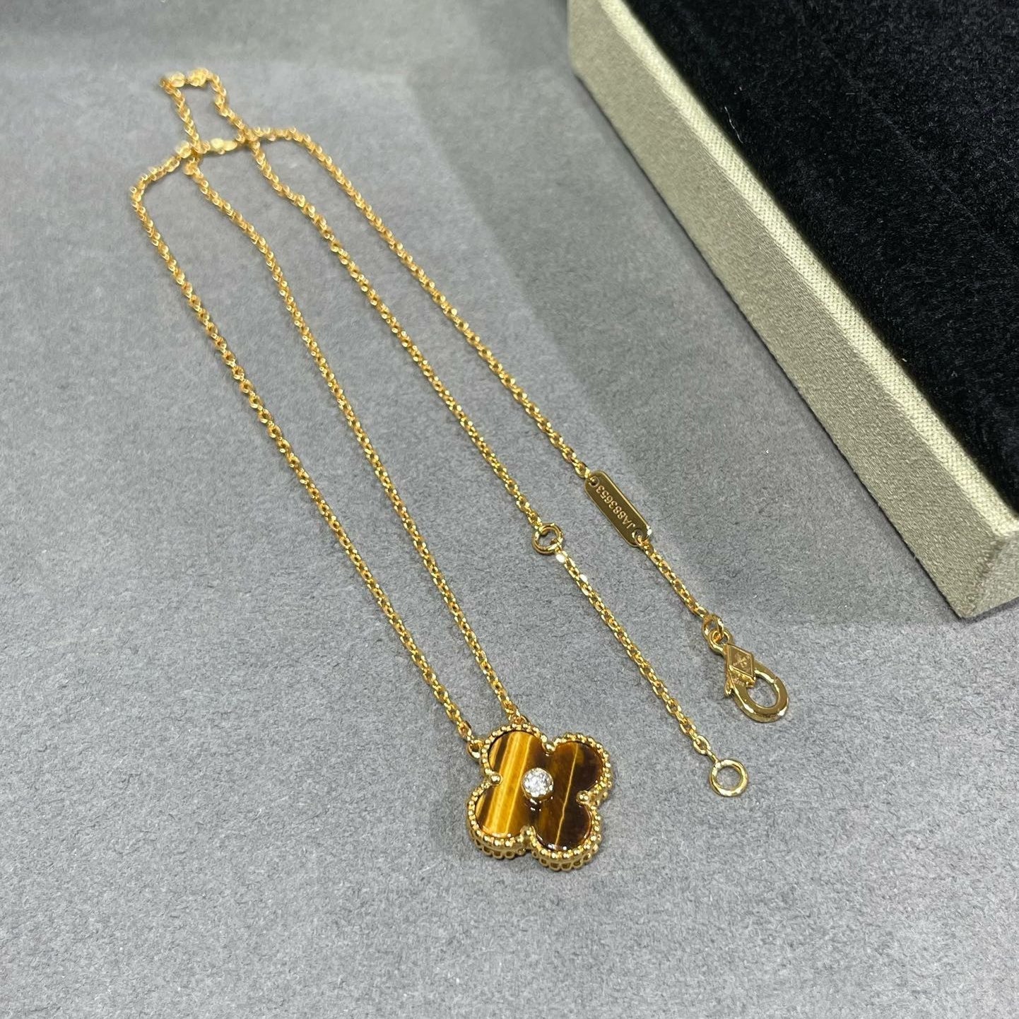 [Glow Muse] قلادة CLOVER 15MM DIAMOND AND YELLOW TIGER'S EYE AGATE