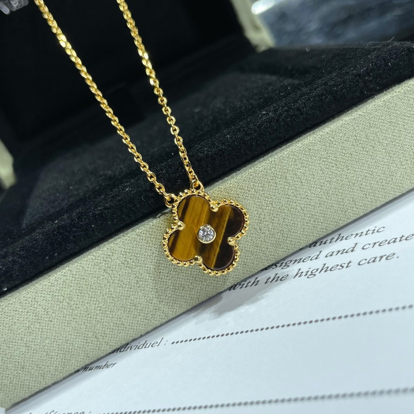[Glow Muse] قلادة CLOVER 15MM DIAMOND AND YELLOW TIGER'S EYE AGATE