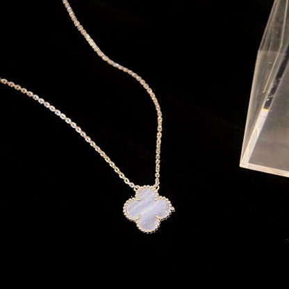 [توهج ميوز]قلادة زرقاء من الكالسيدونيوم فضية 15 مم CLOVER