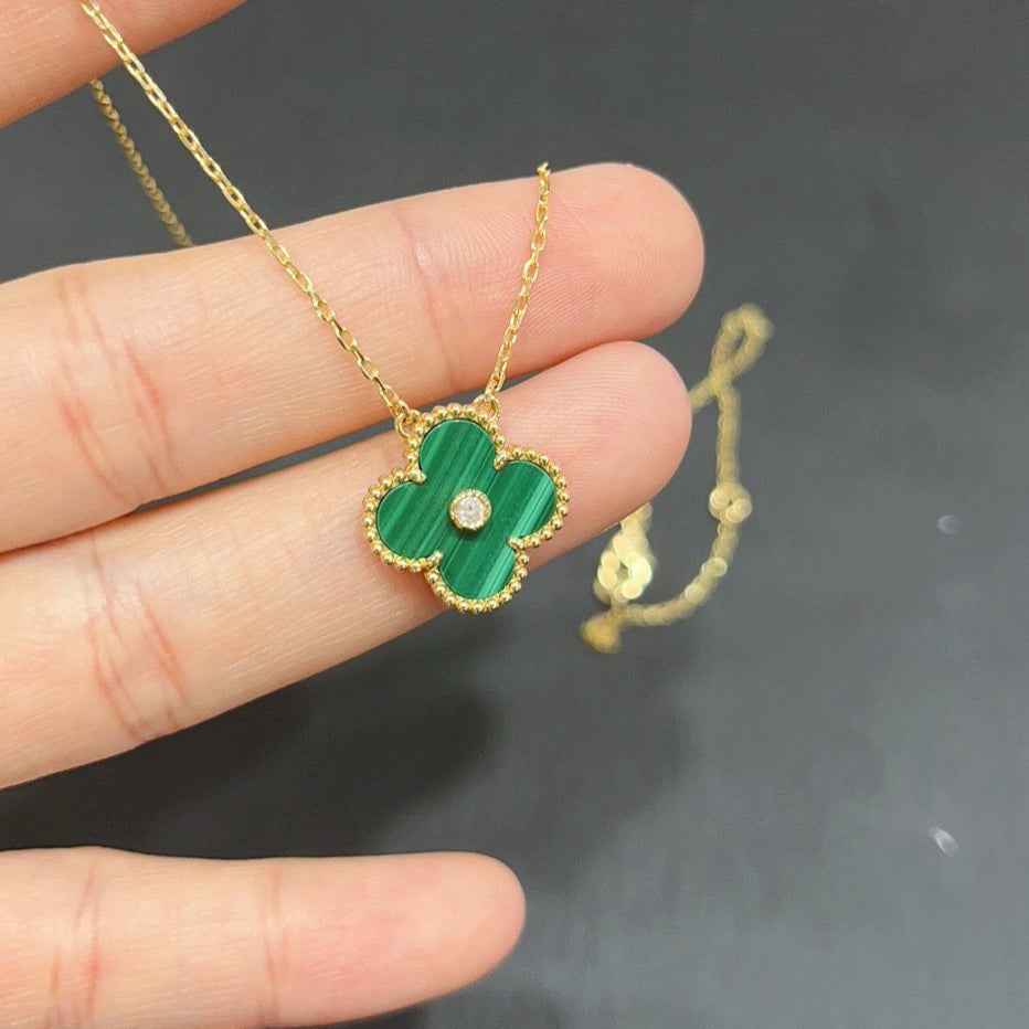 [Glow Muse]COLLAR DE TRÉBOL DE 15 MM CON DIAMANTE Y TURQUESA