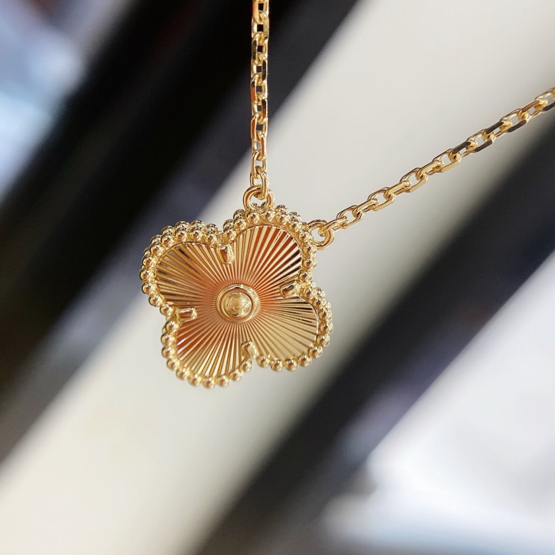 [Glow Muse]COLLAR LÁSER CLOVER 15MM
