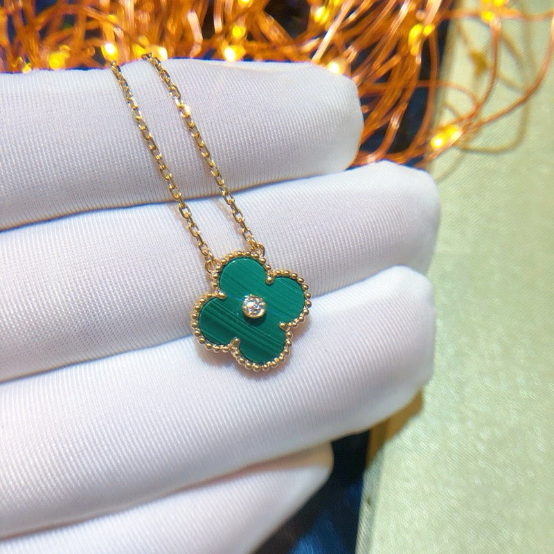 [Glow Muse]COLLAR DE TRÉBOL DE 15 MM CON DIAMANTE Y TURQUESA