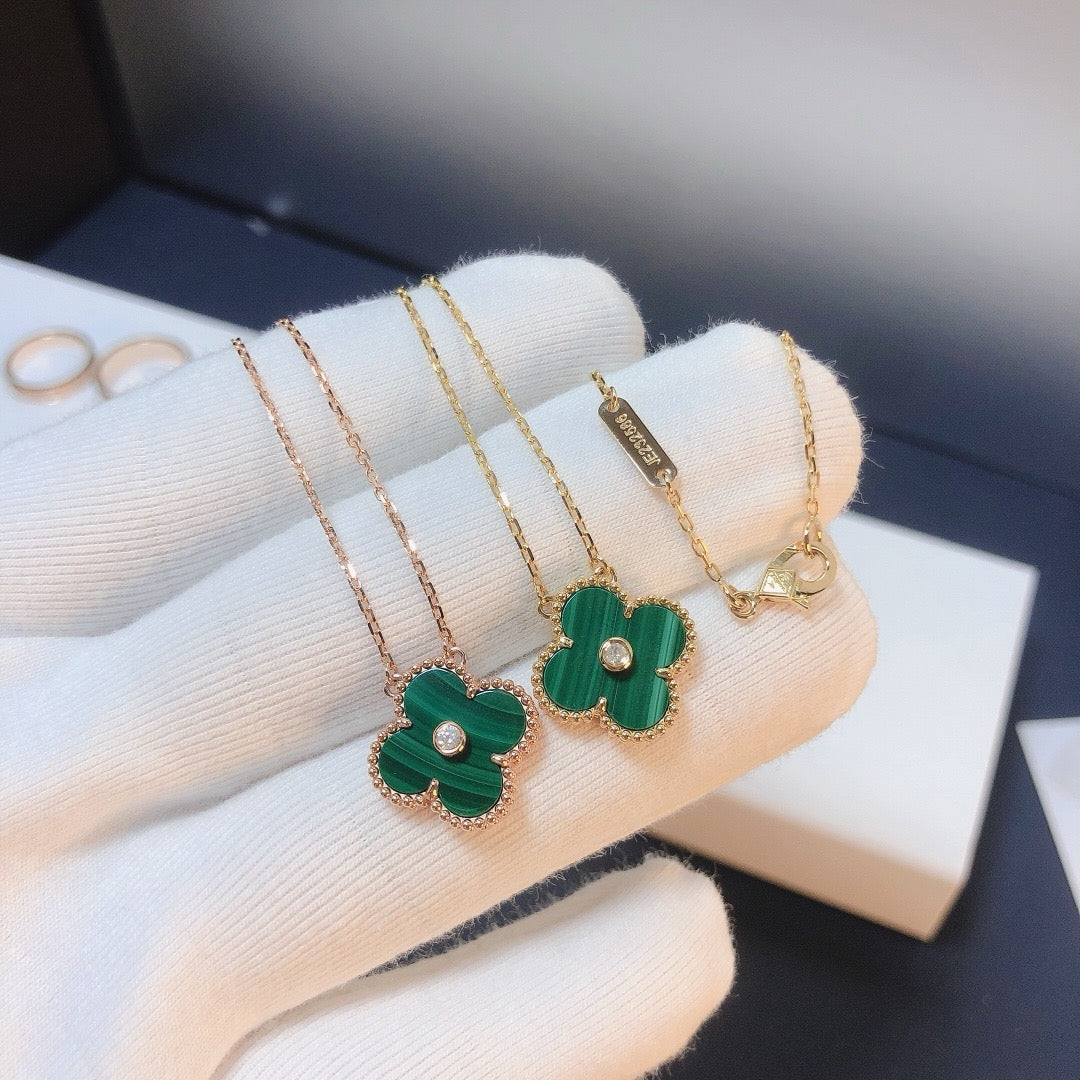 [Glow Muse]COLLAR DE TRÉBOL DE 15 MM CON DIAMANTE Y TURQUESA