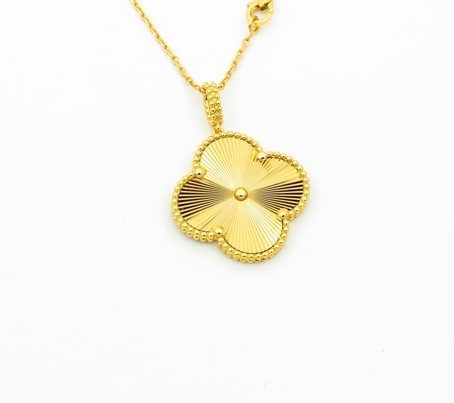 [Glow Muse]COLLAR CON COLGANTE TRÉBOL 25MM ORO