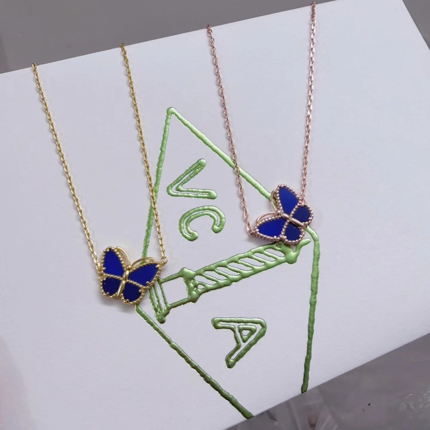 [Glow Muse] COLLAR CON 1 MOTIVO DE MARIPOSA LUCKY NOVEDAD 2026