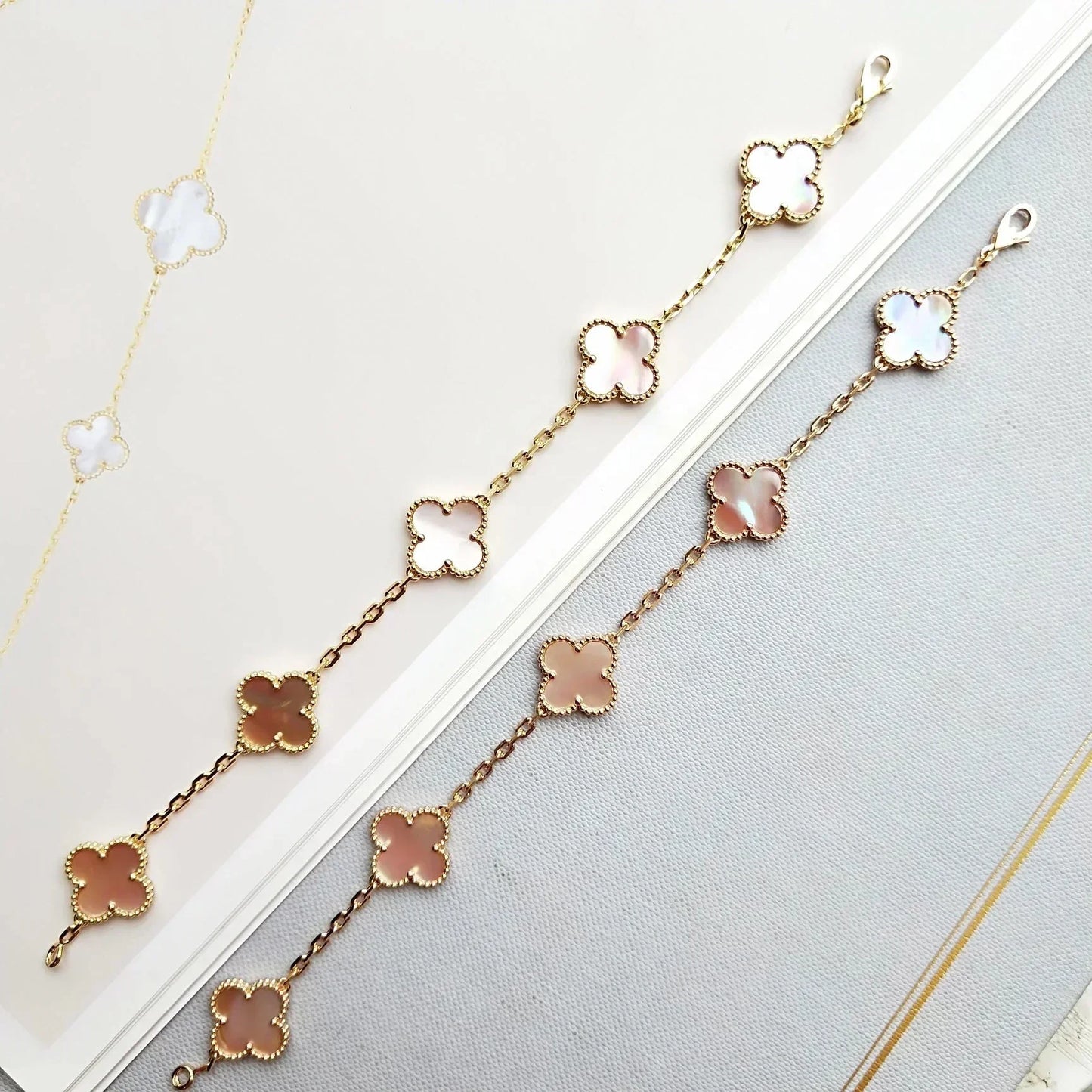 [⭐Glow Muse] مجموعة سوار CLOVER 5 MOTIFS من عرق اللؤلؤ الوردي