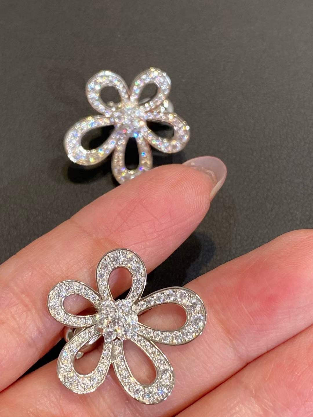 [⭐Glow Muse]PENDIENTES ENCAJE FLORAL CON DIAMANTES