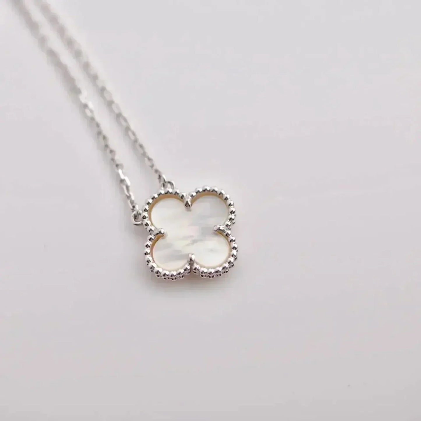 [Glow Muse]CLOVER  15MM PLATA NACAR BLANCO