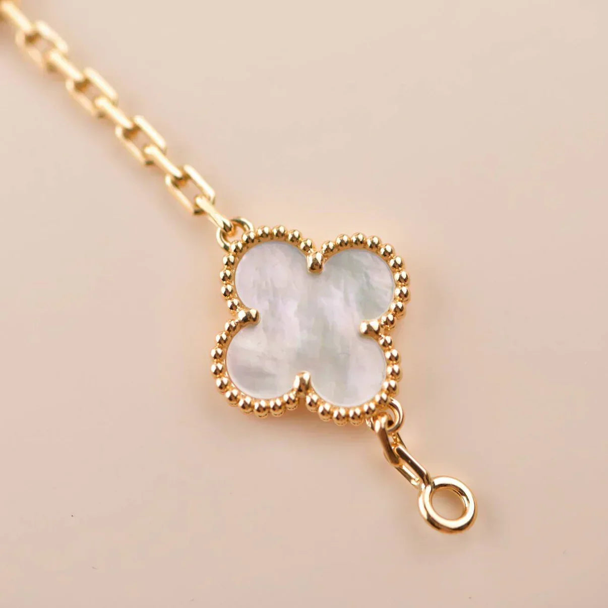 [⭐Glow Muse] مجموعة أساور CLOVER WHITE PEARL MOP ذات الـ 5 نقوش