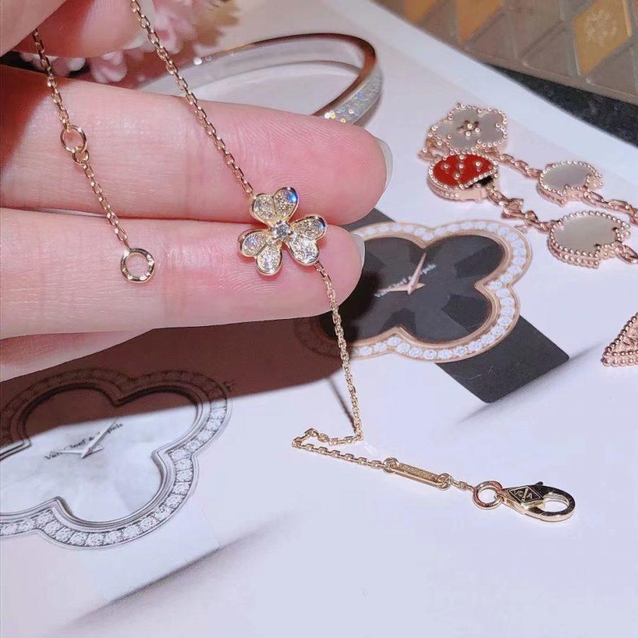 [Glow Muse] PULSERA FRIVOLE DORADA CON FLORES Y DIAMANTES