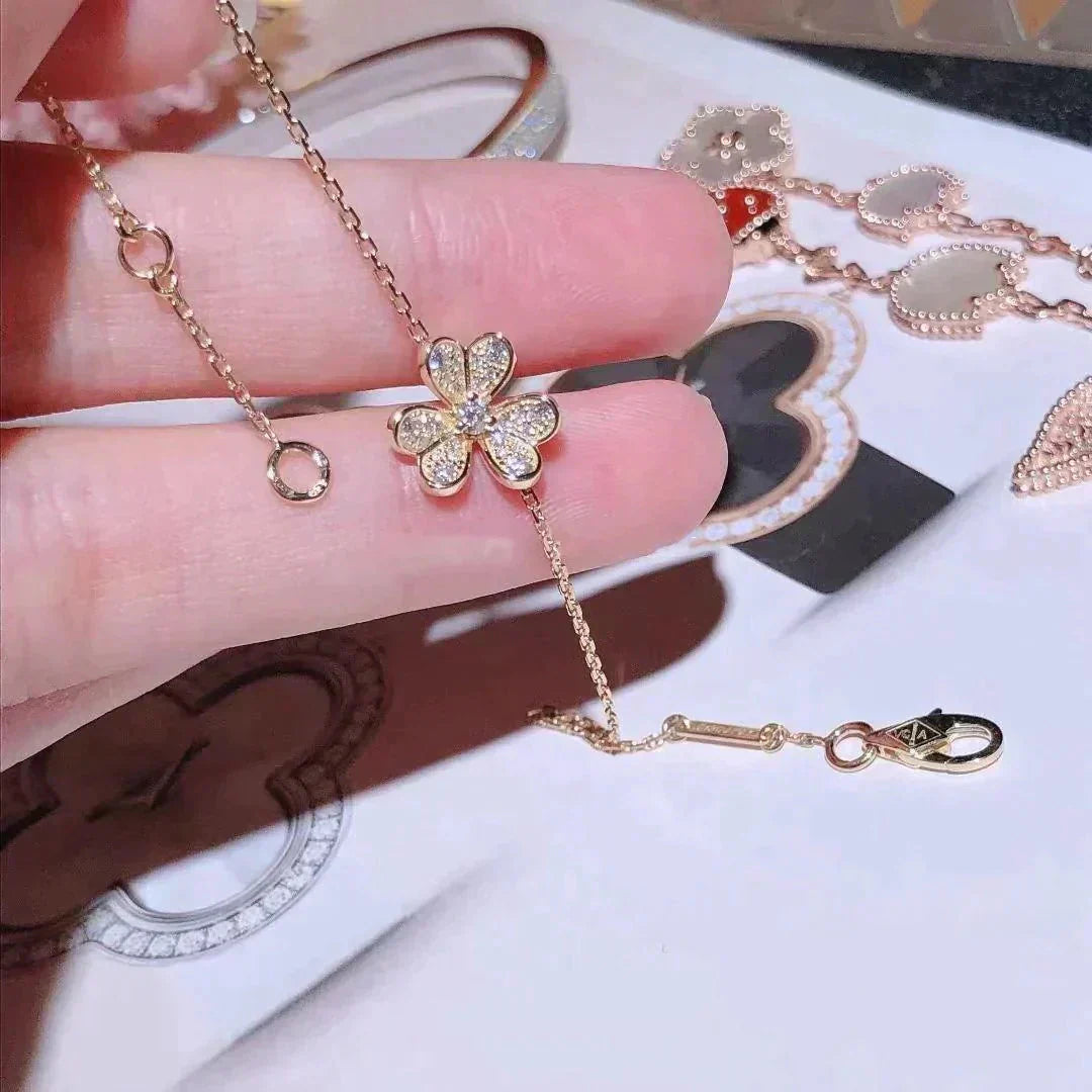 [Glow Muse] PULSERA FRIVOLE DORADA CON FLORES Y DIAMANTES