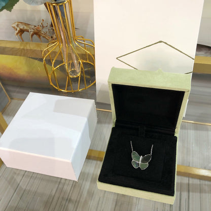 [Glow Muse]COLLAR DE PLATA CON COLGANTE DE MARIPOSA GRANDE Y DIAMANTES
