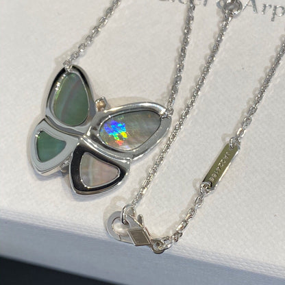 [Glow Muse]COLLAR DE PLATA CON COLGANTE DE MARIPOSA GRANDE Y DIAMANTES