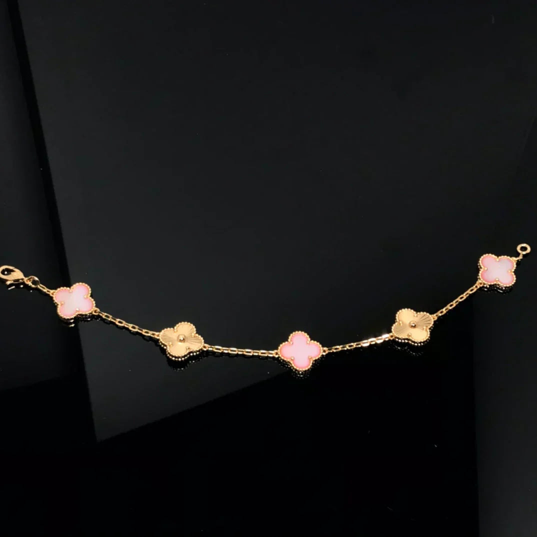 [⭐Glow Muse] مجموعة سوار CLOVER 5 MOTIFS من عرق اللؤلؤ الوردي
