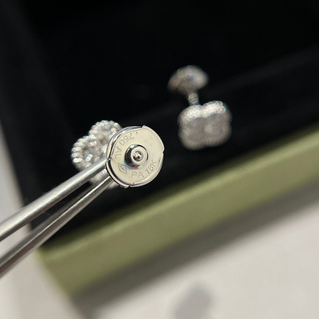 [Glow Muse]PENDIENTES DE BOTÓN PEQUEÑOS DE DIAMANTES CLOVER