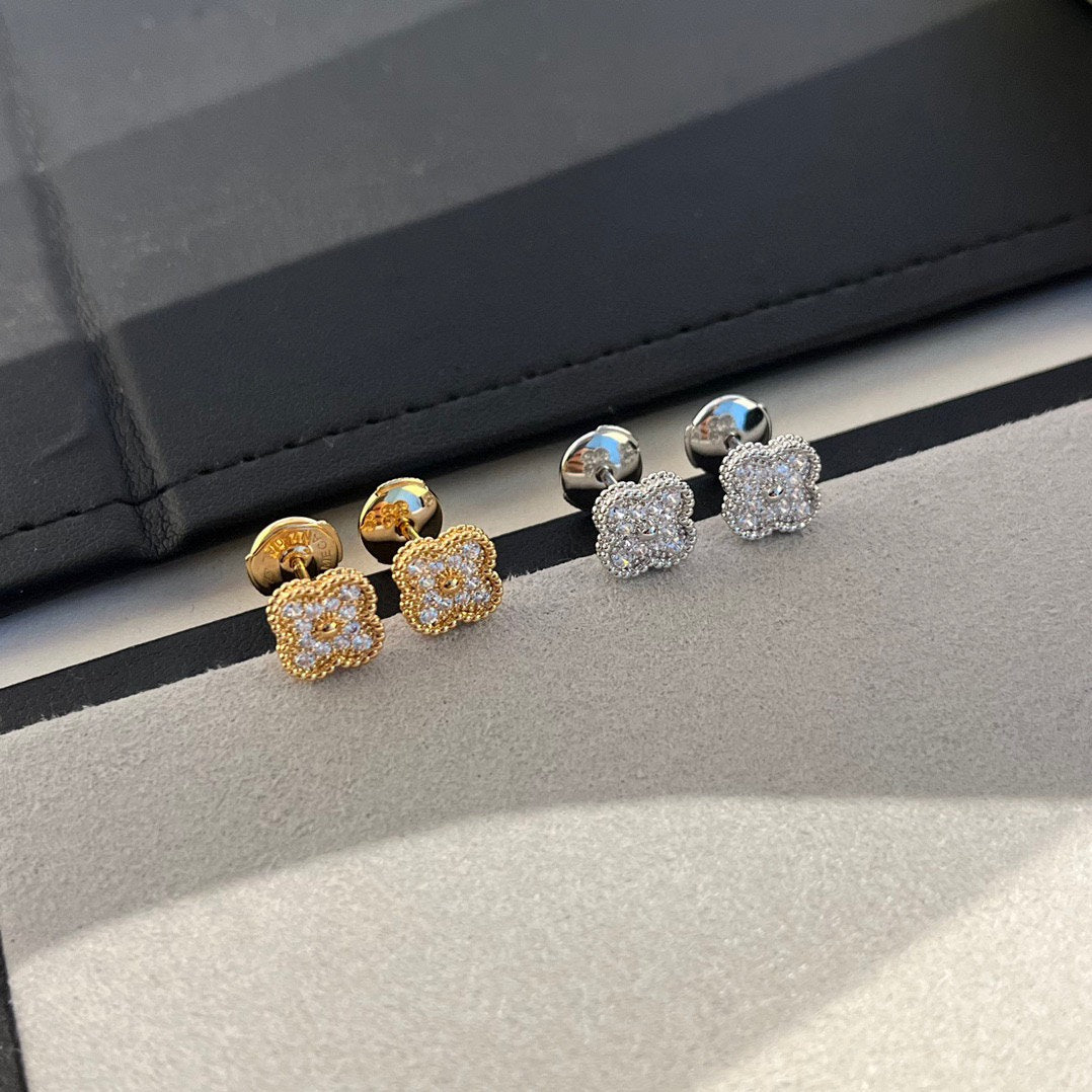 [Glow Muse]PENDIENTES DE BOTÓN PEQUEÑOS DE DIAMANTES CLOVER