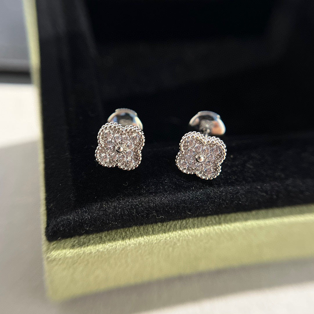 [Glow Muse]PENDIENTES DE BOTÓN PEQUEÑOS DE DIAMANTES CLOVER