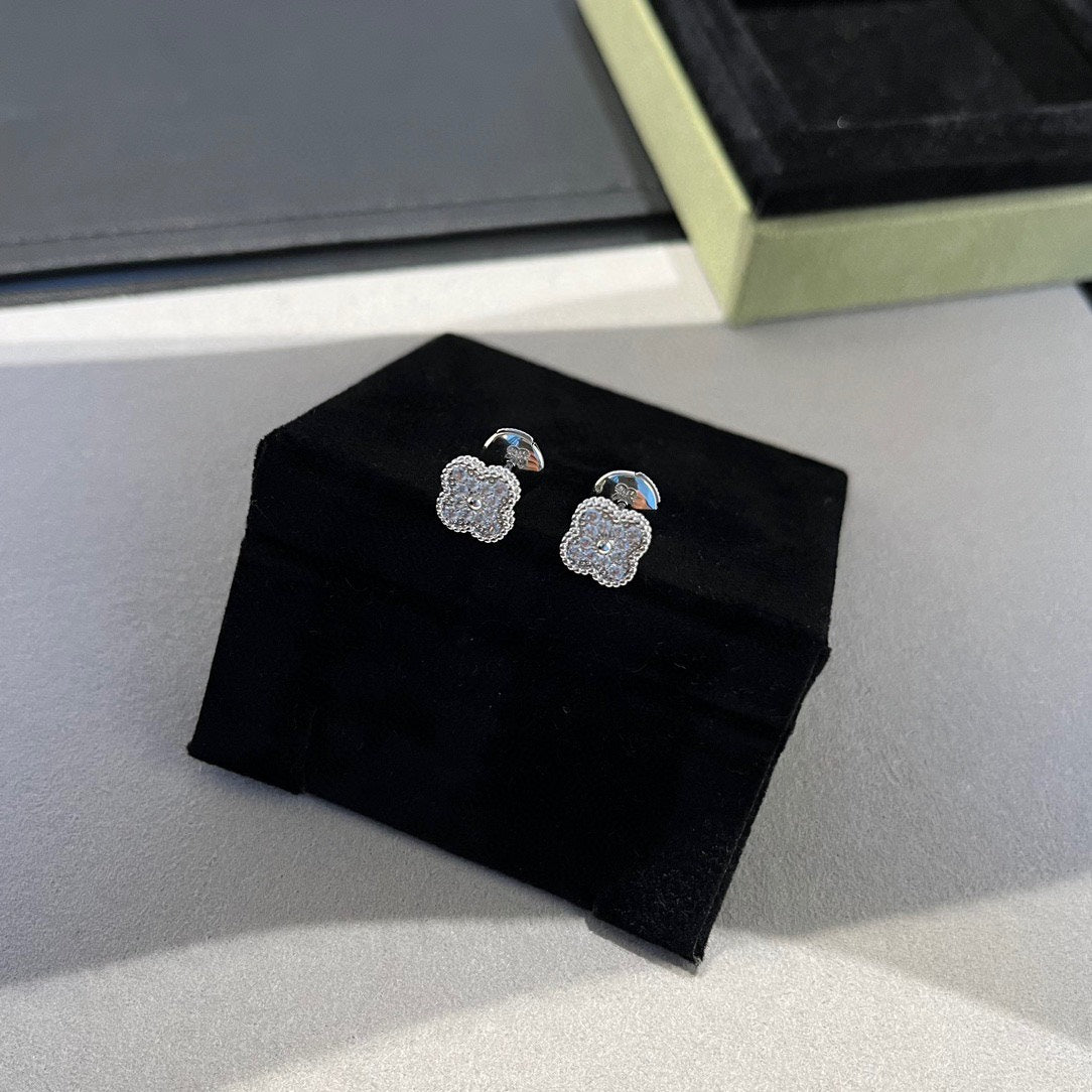 [Glow Muse]PENDIENTES DE BOTÓN PEQUEÑOS DE DIAMANTES CLOVER