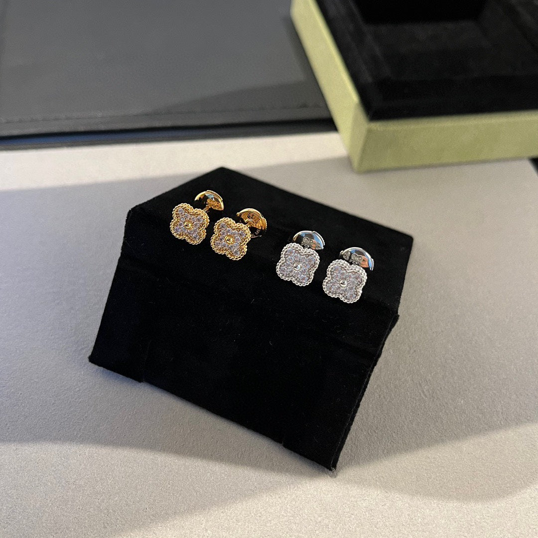 [Glow Muse]PENDIENTES DE BOTÓN PEQUEÑOS DE DIAMANTES CLOVER